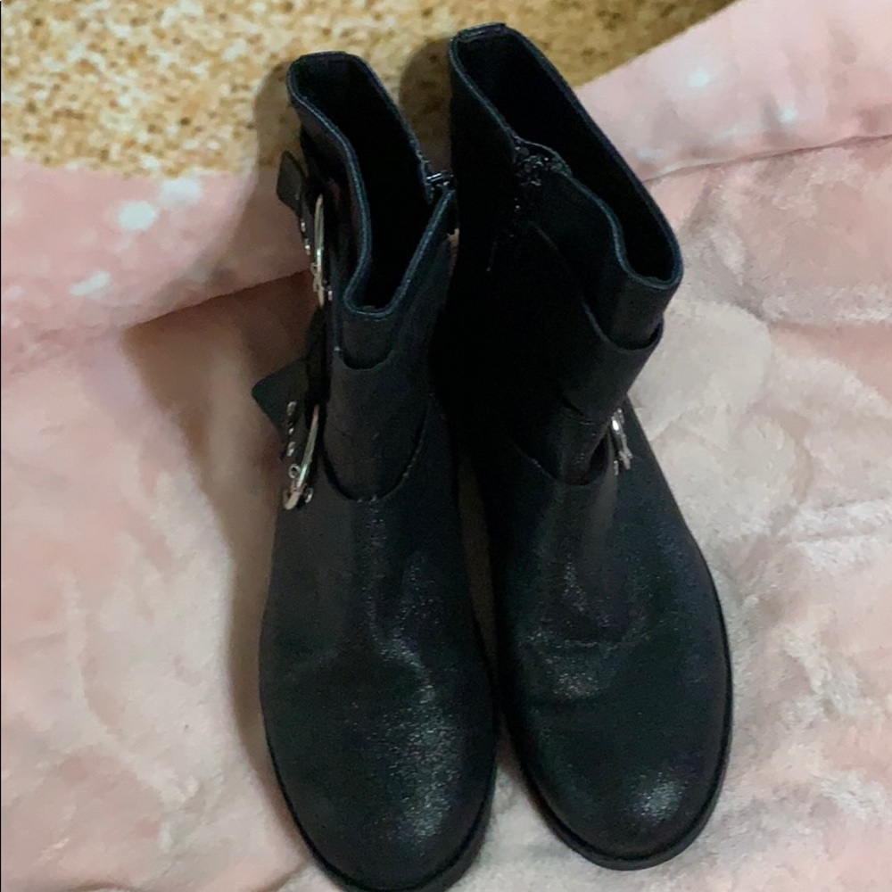 Boots - Picture 2 of 7